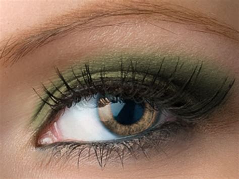 khaki matte eyeshadow.